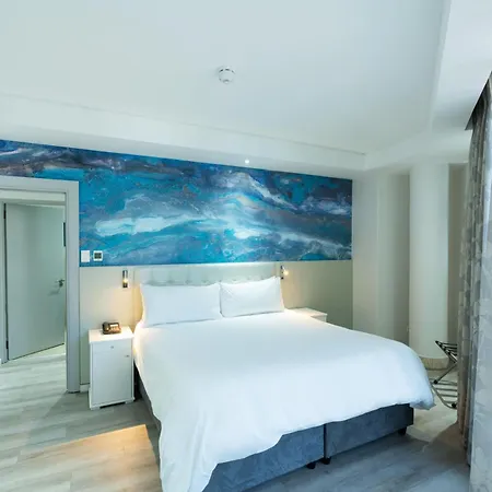 Protea Hotel By Marriott Cape Town North Wharf Exterior photo